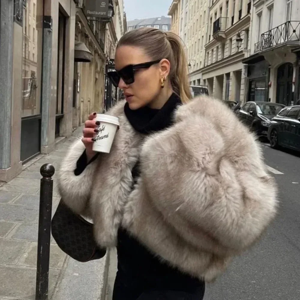 Street Fashion Week - Damska kurtka ze sztucznego futra, moda