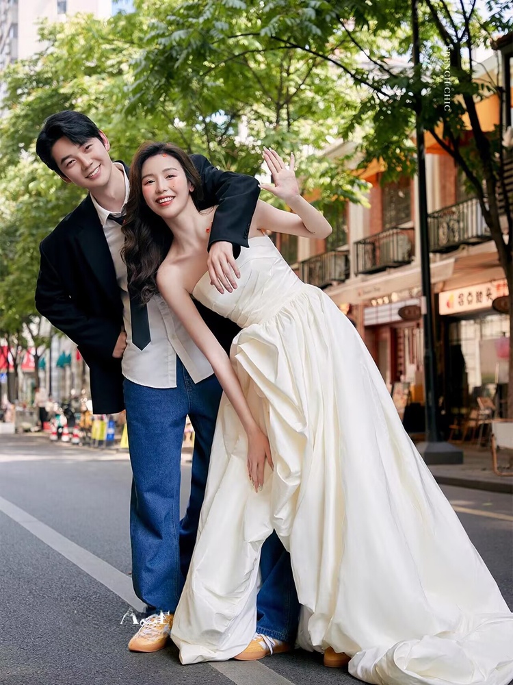 Street Fashion Photography - Modne koreańskie dżinsowe stroje w stylu